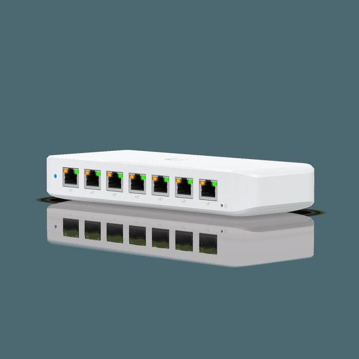 Ubiquiti Unifi Switch Ultra 60W A compact Layer 6 8-port GbE PoE switch with versatile mounting options 52W.