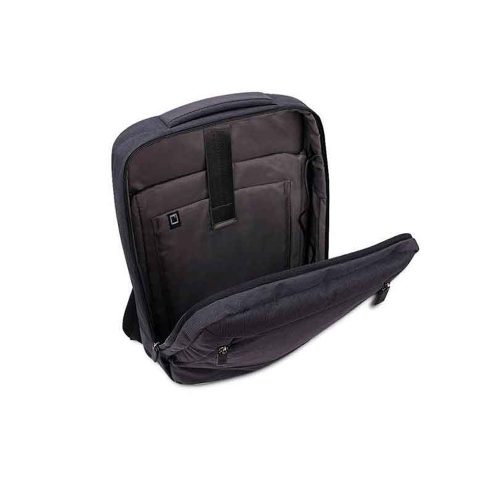 Mochila Crepier Carson para laptops de 15.6", color gris, diseño ergonómico y espaciosa.